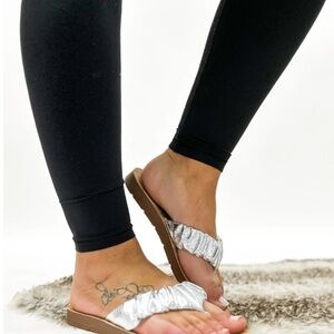 Corky's Silver Metallic Cool Off Flip Flops - Size 10